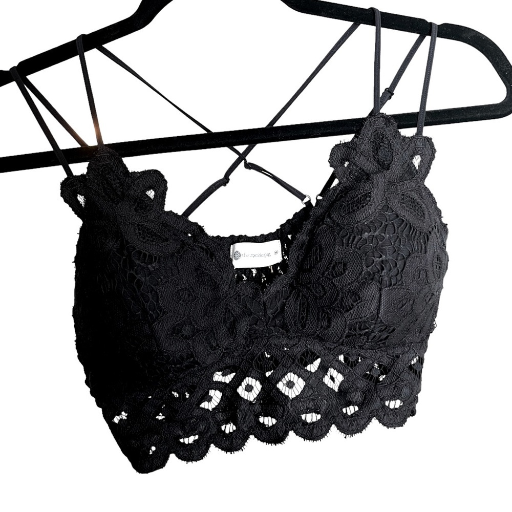 🦋Impeccable Pig| Black Lace Bralette Festival Boho Crochet Crop Top M - Picture 1 of 3